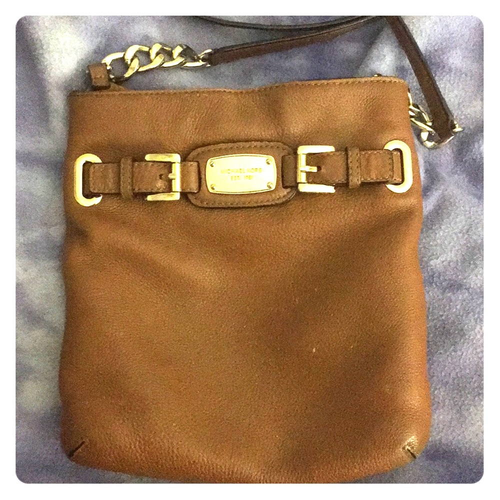 Crossbody purse— NEED GONE!!